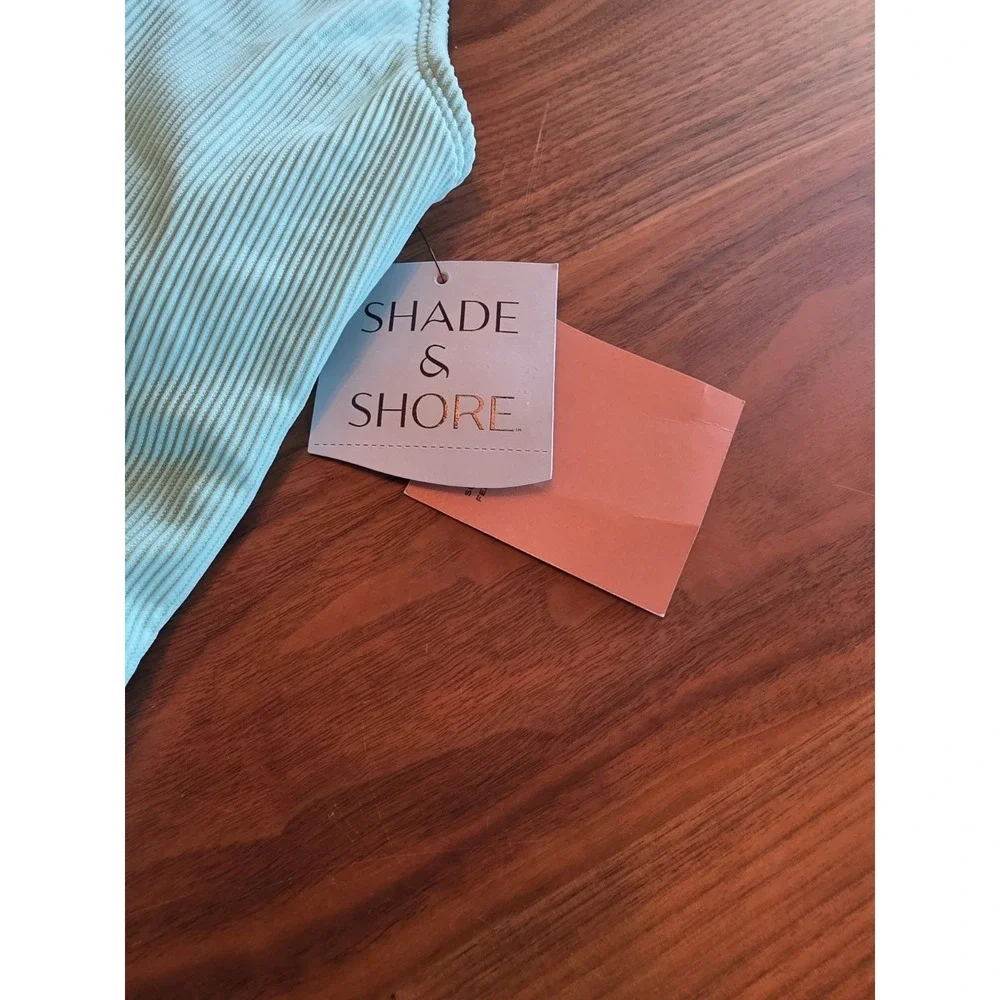 Women's Size M Aqua Ribbed One Piece Swimsuit